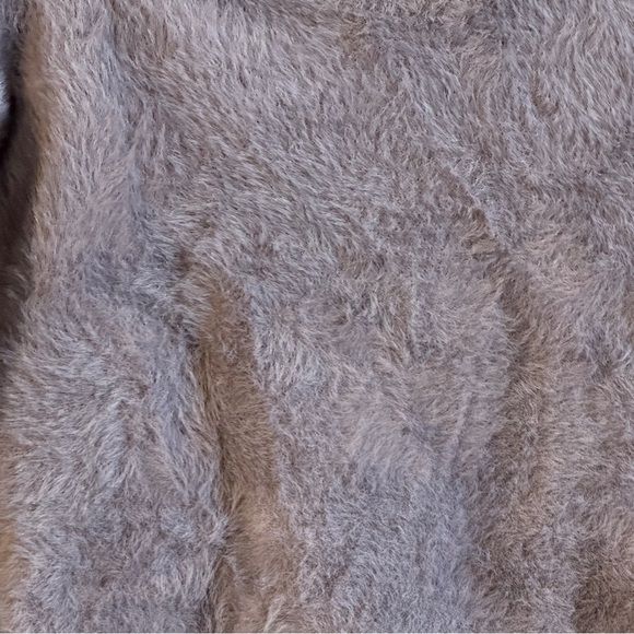 Aritzia Sunday Best Fuzzy Square Neck Cropped Sweater Size Medium - Picture 5 of 11